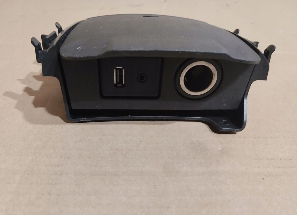 Schowek gniazdo usb zapalniczka opel zafira c iii 3 4
