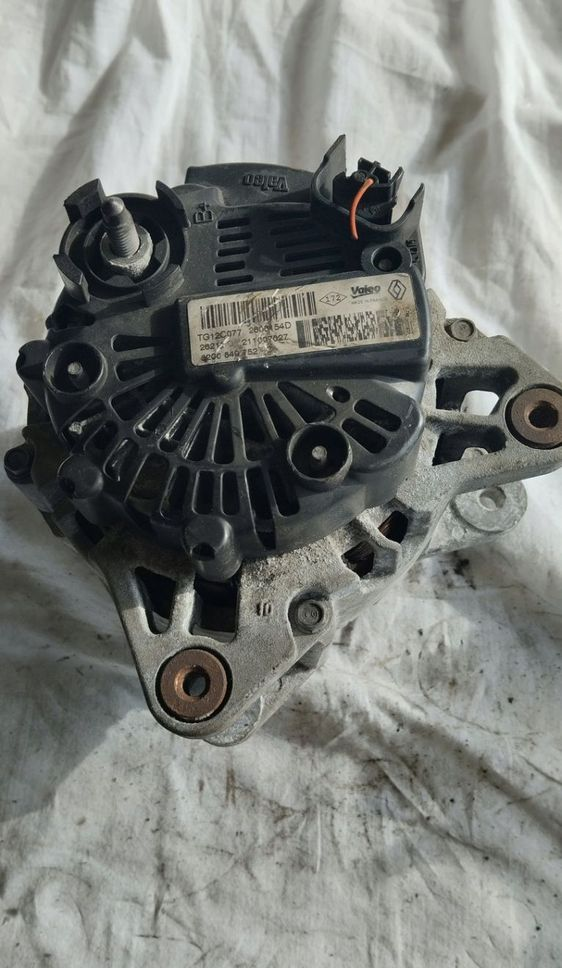Alternator renault megane iii 3 1.2 tce 8200849752 4