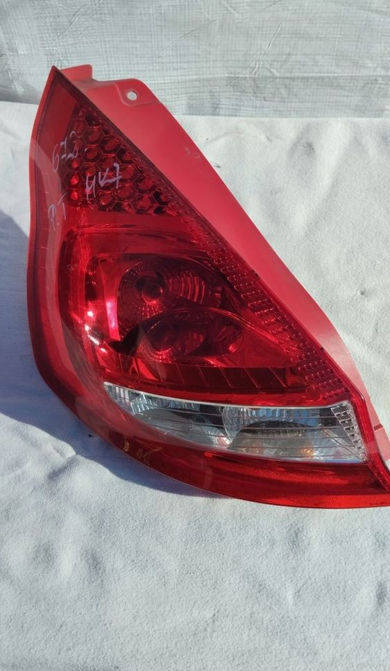 Lampa prawa lewa tył tylna ford fiesta MK7 8A61-13404-AE 8A61-13405-AE 5
