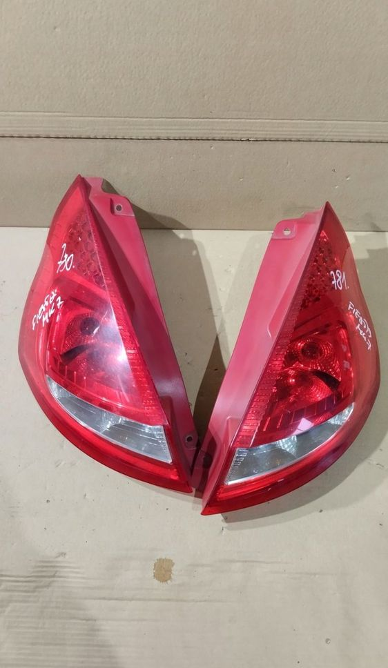 Lampa prawa lewa tył tylna ford fiesta MK7 8A61-13404-AE 8A61-13405-AE 8