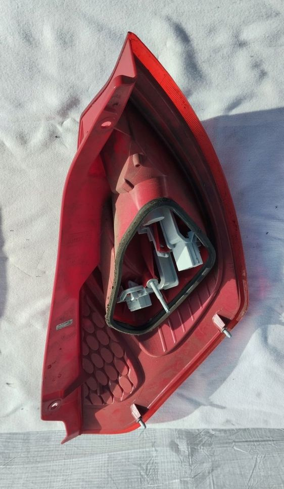 Lampa prawa lewa tył tylna ford fiesta MK7 8A61-13404-AE 8A61-13405-AE 4