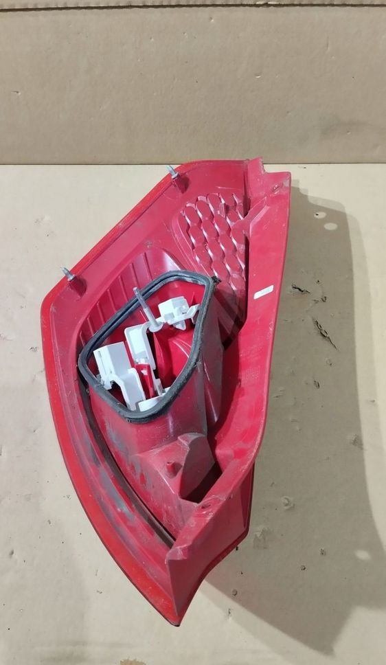 Lampa prawa lewa tył tylna ford fiesta MK7 8A61-13404-AE 8A61-13405-AE 12