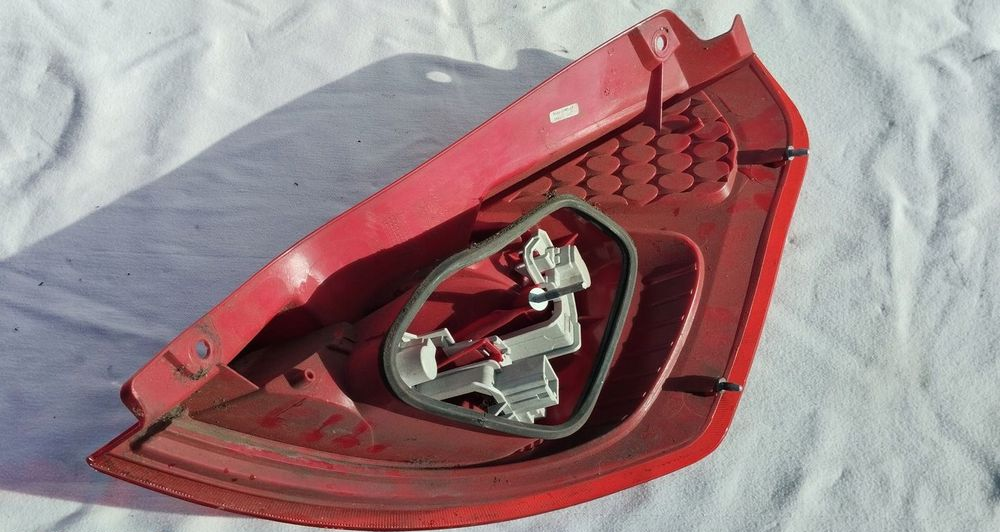 Lampa prawa lewa tył tylna ford fiesta MK7 8A61-13404-AE 8A61-13405-AE 6