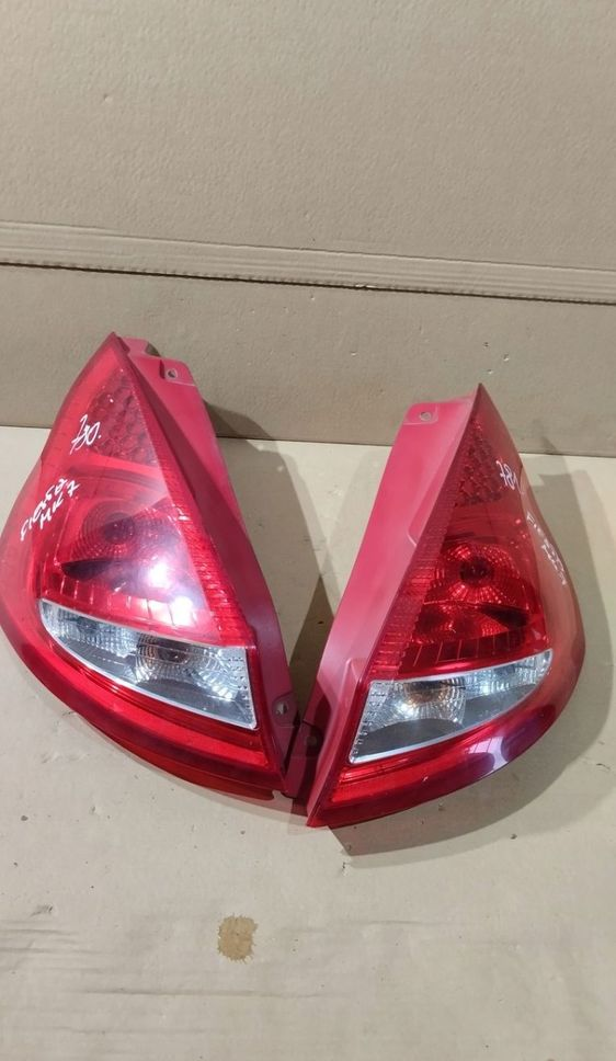 Lampa prawa lewa tył tylna ford fiesta MK7 8A61-13404-AE 8A61-13405-AE 7
